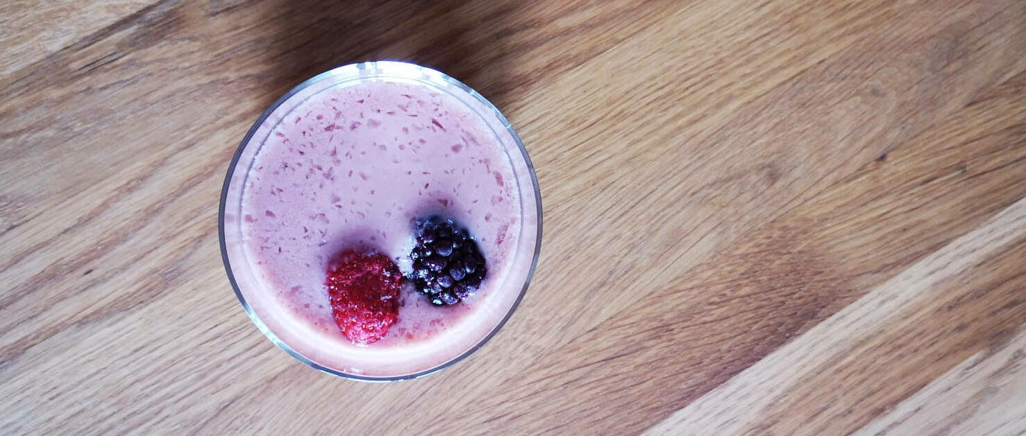 Recipe: Drink White wild berry with yogurt | BRENNLUST blog