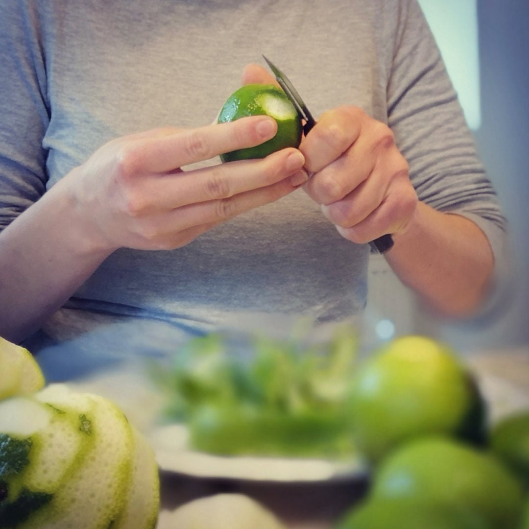 Limetten schälen